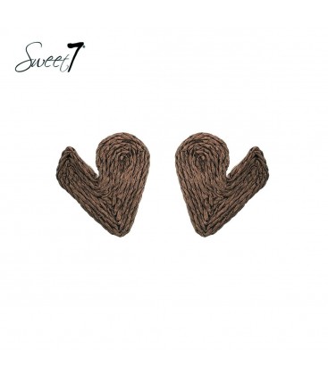 Bruine oorhangers met een raffia hart