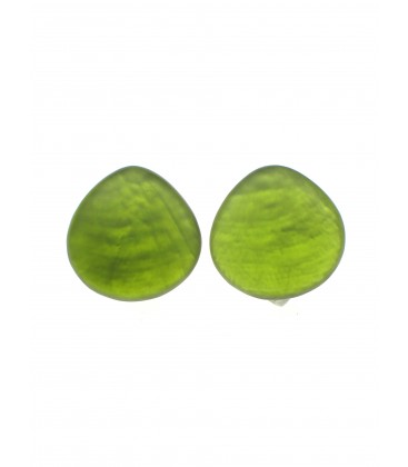 Oorclips groen met een parelmoerlook van Culture mix