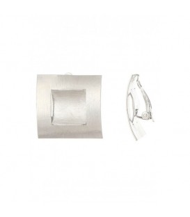 Oorclips zilverkleurig in geometrisch design met moderne uitstraling