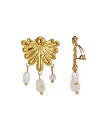 Oorclips in goudkleur met witte kralen
