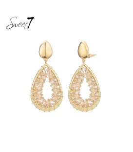 Oorclips met lichtgoudkleurige glans en heldere details