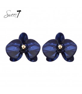 Oorbellen met diepblauwe bloem en goudkleurige kern