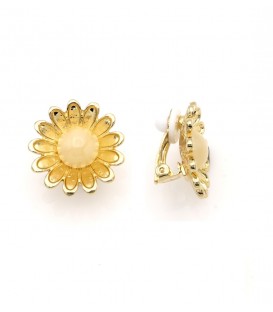 Oorclips goudkleurig in bloemvorm met licht steentje midden