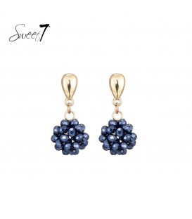 Blauwe oorhangers met een goudkleurig element