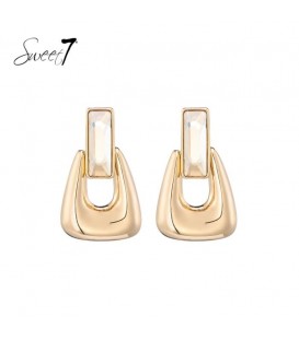 Oorbellen goudkleurig met een rechthoekige steen