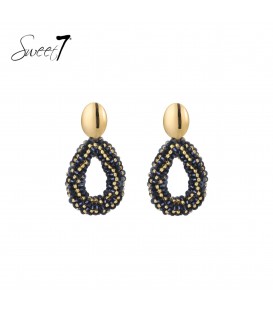 Oorbel met goudkleurige knop en blauwe glas kralen