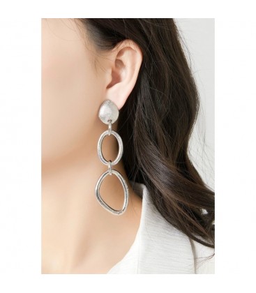 Oorclips zilverkleurig met drie moderne elementen