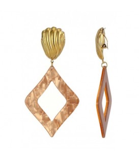 Oorclips beige met goudkleurige bovenkant en een ruit vormige hanger