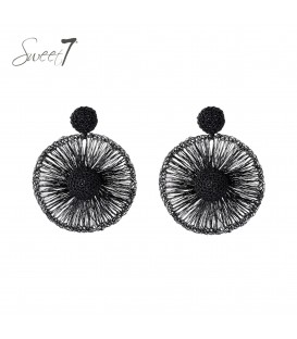 Oorbellen zwart met grafisch ontwerp en draadstructuur