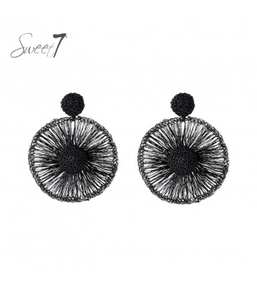 Oorbellen zwart met grafisch ontwerp en draadstructuur