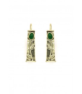 Oorbellen goudkleurig met groene druppelsteen en bladmotief