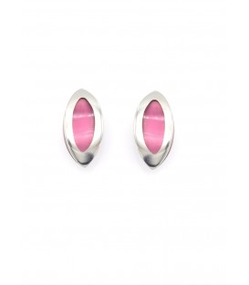 Oorclips met ovale roze cat eye steen en zilverkleurige omlijsting