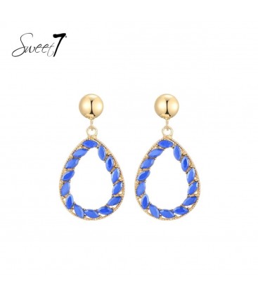 Oorbellen met blauwe steentjes en goudkleurige rand