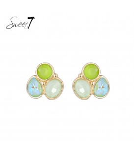 Oorbellen met mintgroen, lime en een blauw steentjes