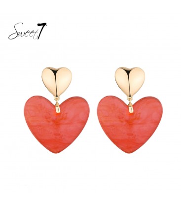 Oorbellen rood in hartvorm met goudkleurige elementen