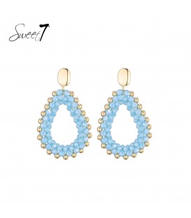 Oorbellen lichtblauwe kralen met goudkleurige rand