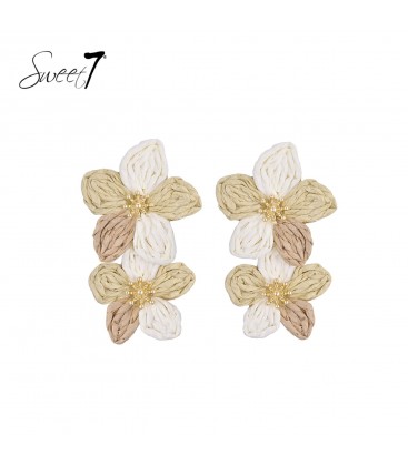 Oorbellen beige met bloemen in neutrale natuurtinten