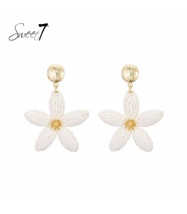 Oorbellen in bloemdessin met goudkleurige details