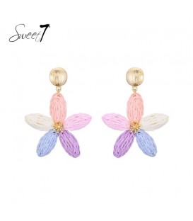 Oorbellen gekleurde met pastel tinten en goudkleurige kern