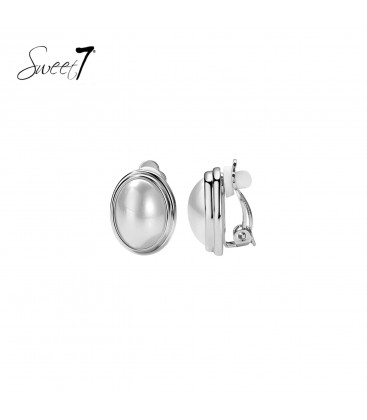 Oorclips met een zilverkleurige rand en een ovale witte inleg