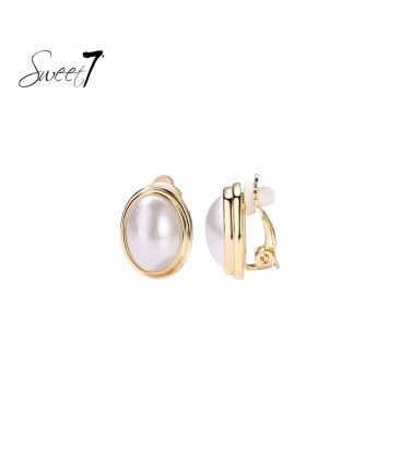 Oorclips ovale witte parel in goudkleurige rand