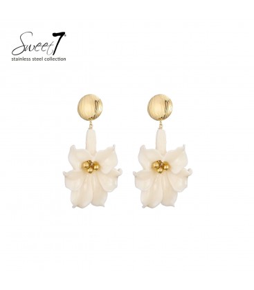 Oorbellen met creme bloem en goudkleurige stud