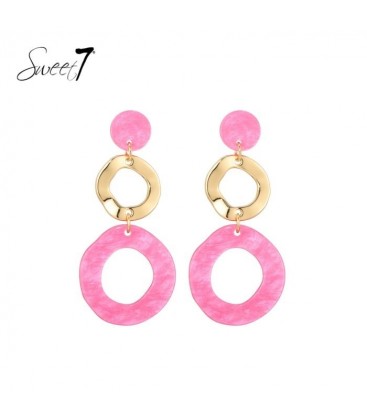 Oorbellen met roze hanger en goudkleurige schakel