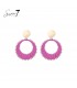 Oorbellen met trendy roze design en elegante goudkleurige afwerking