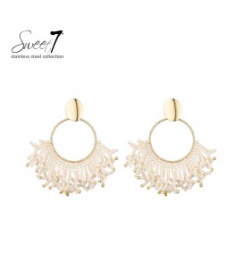 Oorbellen beige met fijne kralen en ronde hanger