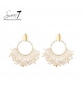 Oorbellen beige met fijne kralen en ronde hanger