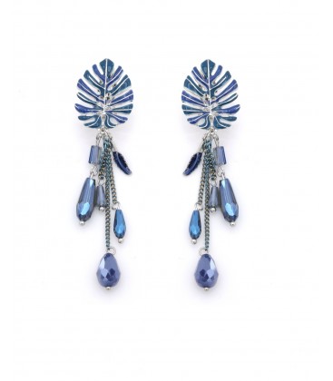 Oorclips met blauw blad en kristal hangers aan een kettinkje