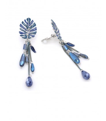 Oorclips met blauw blad en kristal hangers aan een kettinkje