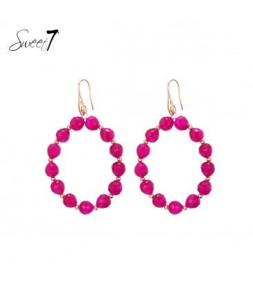 Oorbellen met fuchsia roze kralencirkel en goudkleurige details