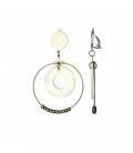 Oorclips wit met parelmoer hanger en zilverkleurige ring en kralen