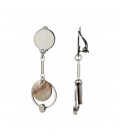 Oorclips met parelmoer cirkel en zilverkleurige hanger