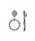 Oorclips met dubbele cirkels en een wit parelmoer hanger