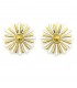 Oorclips met goudkleurig en witte bloem blaadjes