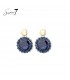 Oorbellen blauw met een ronde hanger, kralenrand en goudkleurige knop