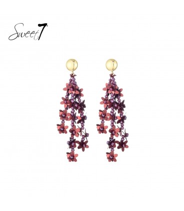 Oorbellen bordeaux rood met bloemen glas kralen en goudkleurige top